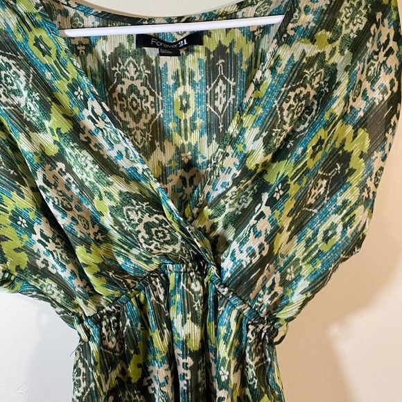 Forever 21 top hobo green v neck Size s/p - Picture 3 of 7